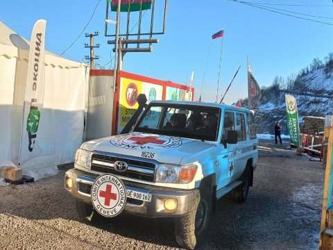 BQXK-nin 6 maşını yenidən Laçın yolundan keçdi