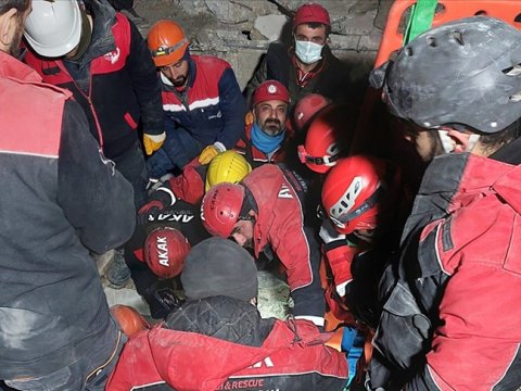 Xilasedicinin bu görüntüsü gündəm oldu - VİDEO