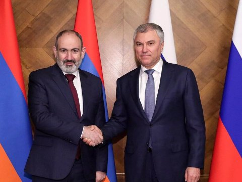 Rusiya spikeri Paşinyanı hədələdi: Ölkəsini itirər...