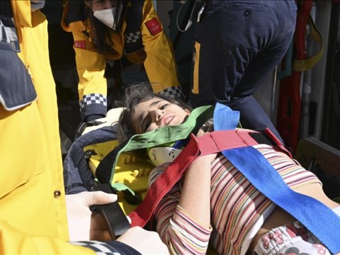 8 yaşlı Miray 178 saat dağıntılar altında qaldı