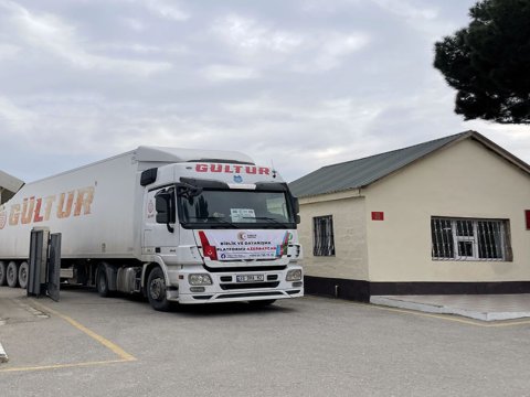 Türkiyəyə növbəti dəfə yardım göndərildi - FOTOLAR