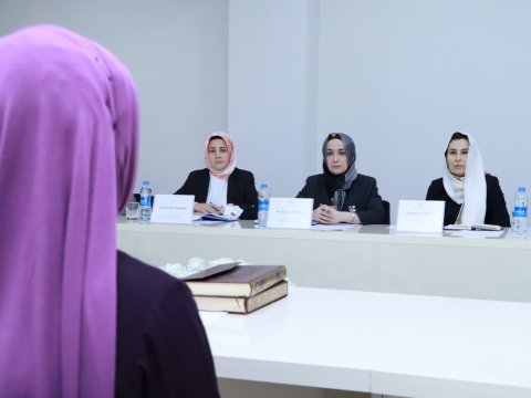 Qadın dindarlar üçün müsahibə keçirilir