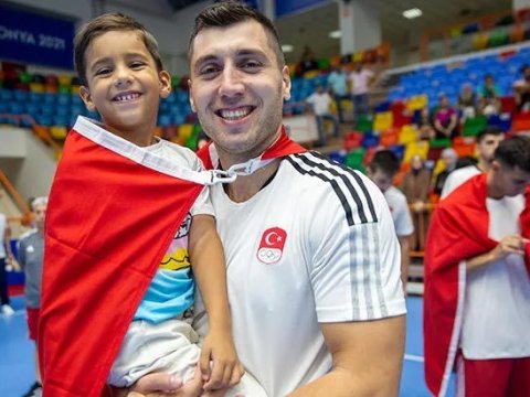 Türkiyə millisinin kapitanı və oğlu həlak oldu