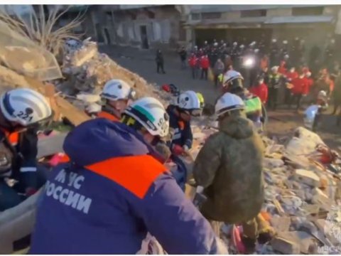 Dağıntılar altından külli miqdarda pul çıxdı