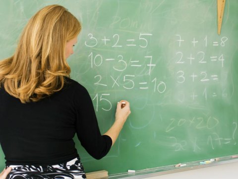 Sinif rəhbərinin müalicəsi üçün pul tələb etməsi araşdırıldı