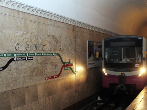 Metronun 3 stansiyada iş vaxtı uzadılacaq