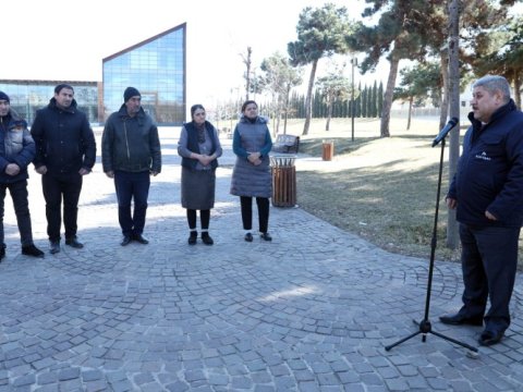 Vətəndaşlar müraciətlərini 