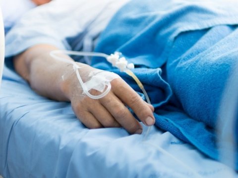 Ailə cinayəti: Kəsici alətlə özünü və arvadını doğradı