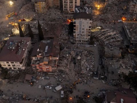 Zəlzələdə 5 ukraynalı həlak olub, 7-si itkin düşüb