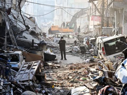 Zəlzələdə yaxınlarını itirənlərə 100 min lirə veriləcək