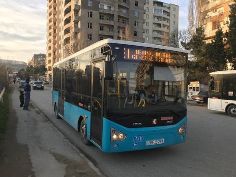 Avtobus 2 piyadanı vurdu, biri öldü