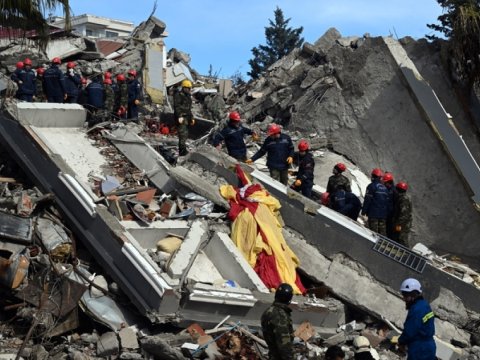 Zəlzələ bölgəsində 9 azərbaycanlı itkin düşüb