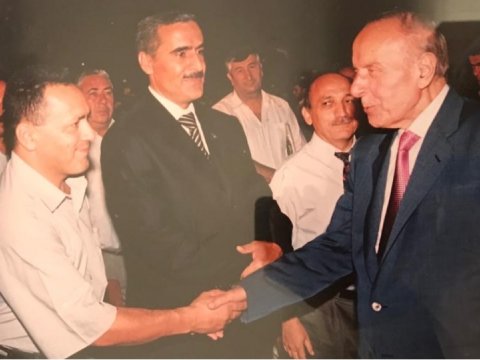 Bir şəklin tarixçəsi: Heydər Əliyev məşhur YAP-çılarla bir arada...