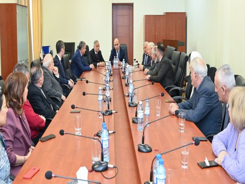 Nazir yeni rektoru kollektivə təqdim etdi - FOTOLAR