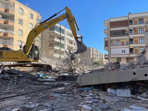 Zəlzələ bölgəsində 60 mindən çox bina söküləcək