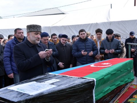 Zəlzələdə həlak olan tələbələrin son mənzili - FOTOLAR