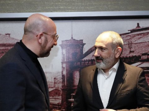 Paşinyan Münhendə Şarl Mişellə görüşdü 