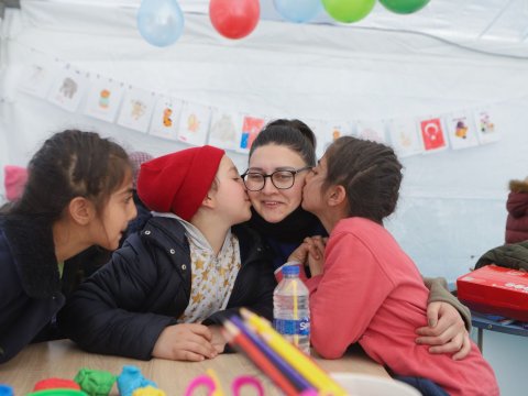 Azərbaycan könüllüləri zəlzələ bölgəsində - FOTOLAR
