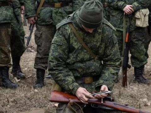 Rusiya hər 90 metr ərazi üçün 2000 əsgər İTİRİR