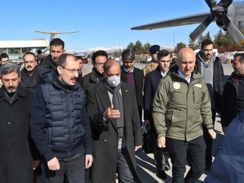 Şahbaz Şərif zəlzələ bölgəsində - FOTO