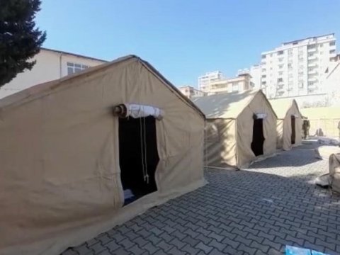 FHN Kahramanmaraşda çadır şəhərcikləri qurdu