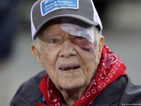 ABŞ-ın 98 yaşlı eks-prezidenti müalicədən imtina etdi