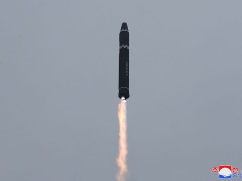 Şimali Koreya üç gündə iki dəfə raket atdı