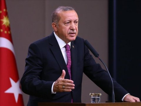 Ərdoğan Kahramanmaraşda Azərbaycan könüllüləri ilə görüşüb
