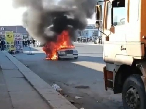 Sabirabad sakini öz maşınını yandırdı - VİDEO