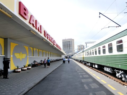 Dəmiryolu vağzalında silahlı şəxs SAXLANILDI