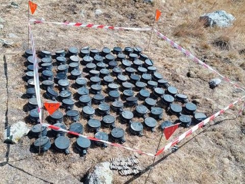 Füzulidə kütləvi məzarlıq olduğu ehtimal edilən ərazi minalardan təmizlənir