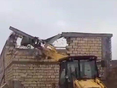 Sənədsiz tikilən obyekt söküldü - VİDEO 