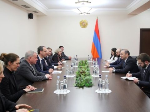 Qriqoryan Aİ missiyasının rəhbəri ilə, Rubinyan deputatlarla görüşdü