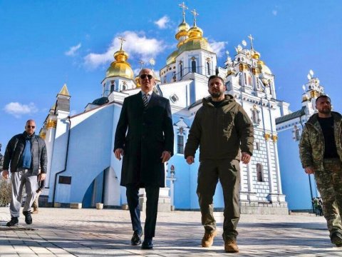 Baydenin Kiyev səfəri Kremli parçalayır - ŞƏRH