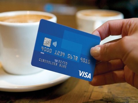 Tapdığı bank kartından maşınına benzin vurdu