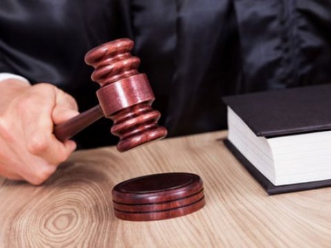 Qardaşını qəbiristanlıqda öldürdü, 10 il həbs verildi