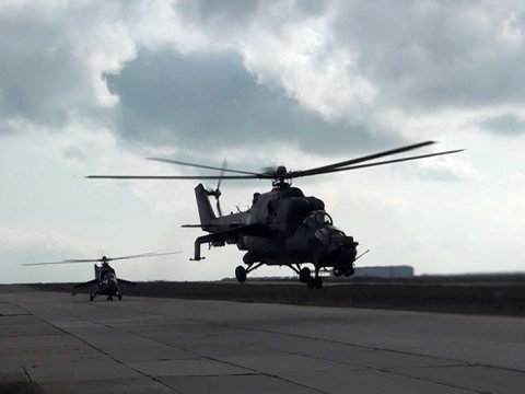 Hərbi helikopterlərimiz havaya qaldırıldı - VİDEO
