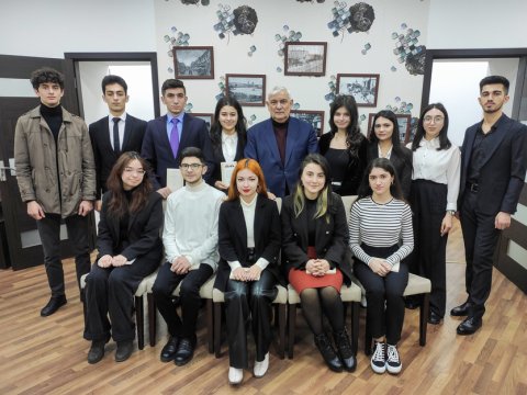 Kamal Abdulla yüksək nəticə göstərən tələbələrlə görüşüb