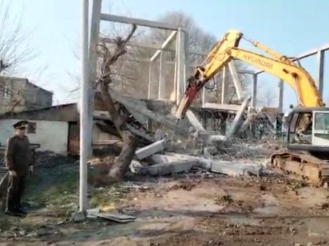 Qanunsuz tikilən obyekt söküldü - VİDEO