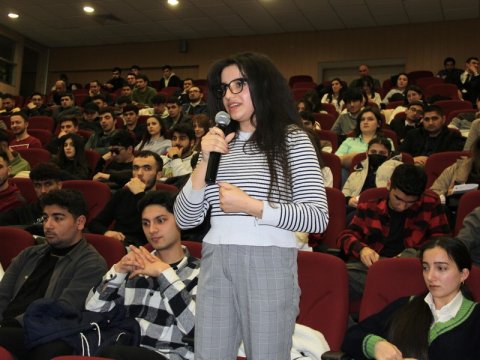 Hesablama Palatasının sədri BMU-da tələbələrlə görüşüb