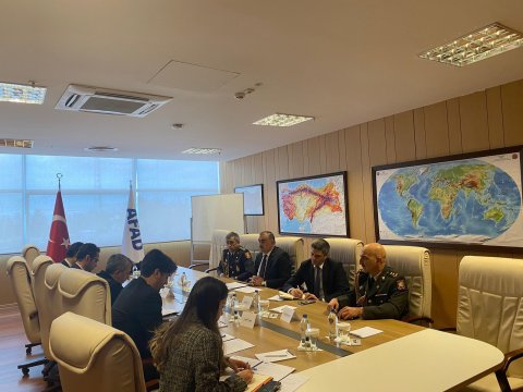 Azərbaycan səfiri AFAD-ın Koordinasiya Mərkəzində olub