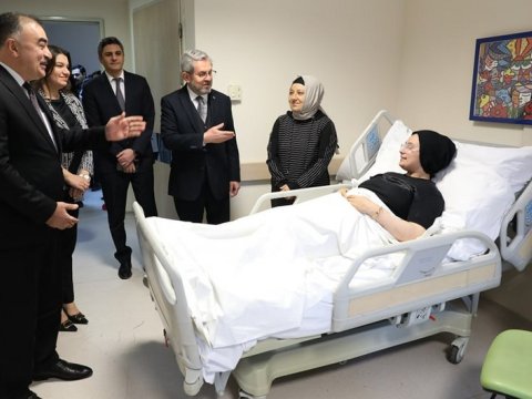 Səfirimiz zəlzələ qurbanlarına baş çəkdi 