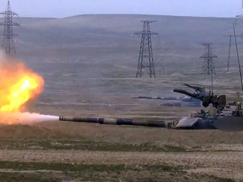 Tank heyətləri şərti düşmən hədəflərinin məhv ediblər - VİDEO