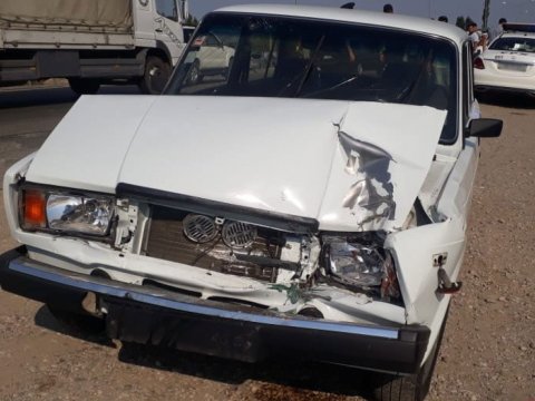 Sənədsiz sürdükləri maşınlar toqquşdu - Ölən var