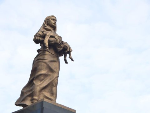 “Ana harayı” abidəsi rəsmi protokala daxil edilsin - TƏKLİF
