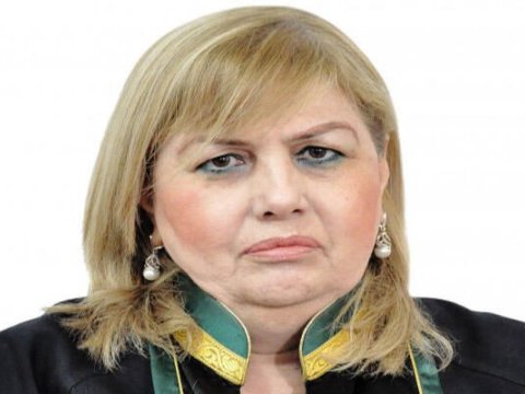200 min manat mənimsəyən vəkil məhkəməyə məcburi gətiriləcək