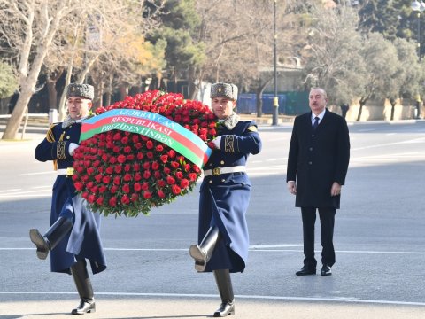 Prezident Xocalı soyqırımı abidəsini ziyarət etdi - YENİLƏNİB