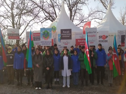 Aksiyaçılar da Xocalı qurbanlarını sükutla yad etdi