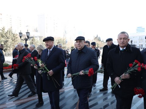 Ağsaqqallar Şurasının üzvləri Xocalı abidəsini ziyarət ediblər
