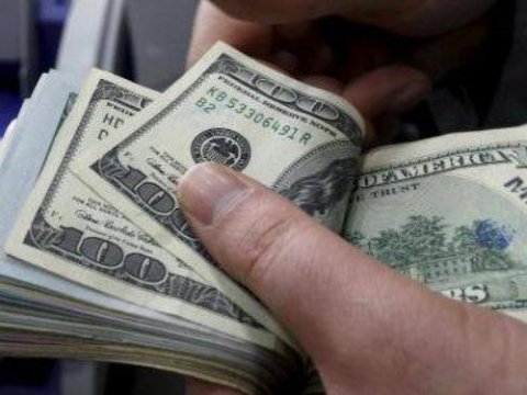 Azərbaycanda nağd dollar alışı kəskin AZALIB